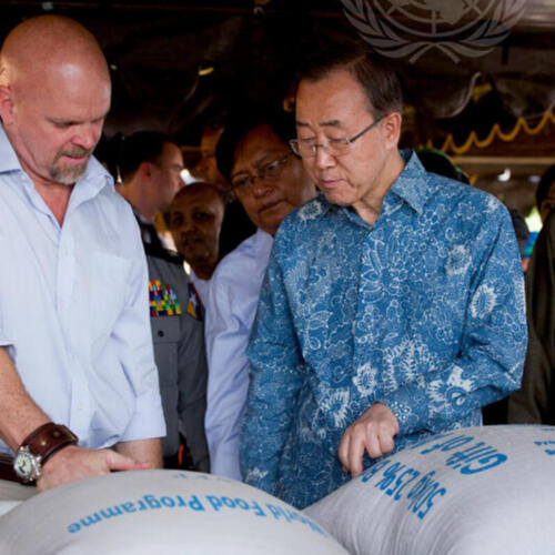Ban Ki-moon Oversees the Delivery of Food to Myanmar by the World Food Programme (WFP)